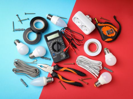 Konzept von Elektriker und Elektrowerkzeugen